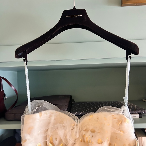 Carolina Herrera Wedding Dress - Picture 13 of 13